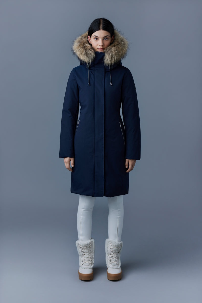 Mackage SHILOH 2-IN-1 fitted down with removable bib and natural fur Rockar Dam Marinblå | 103XRBUIA